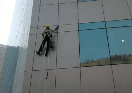 خدمات کار در ارتفاع با طناب