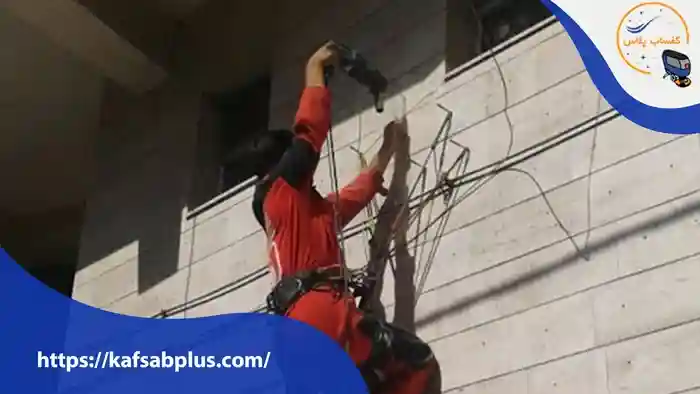 استفاده از پیچ و رولپلاک سنگ نما